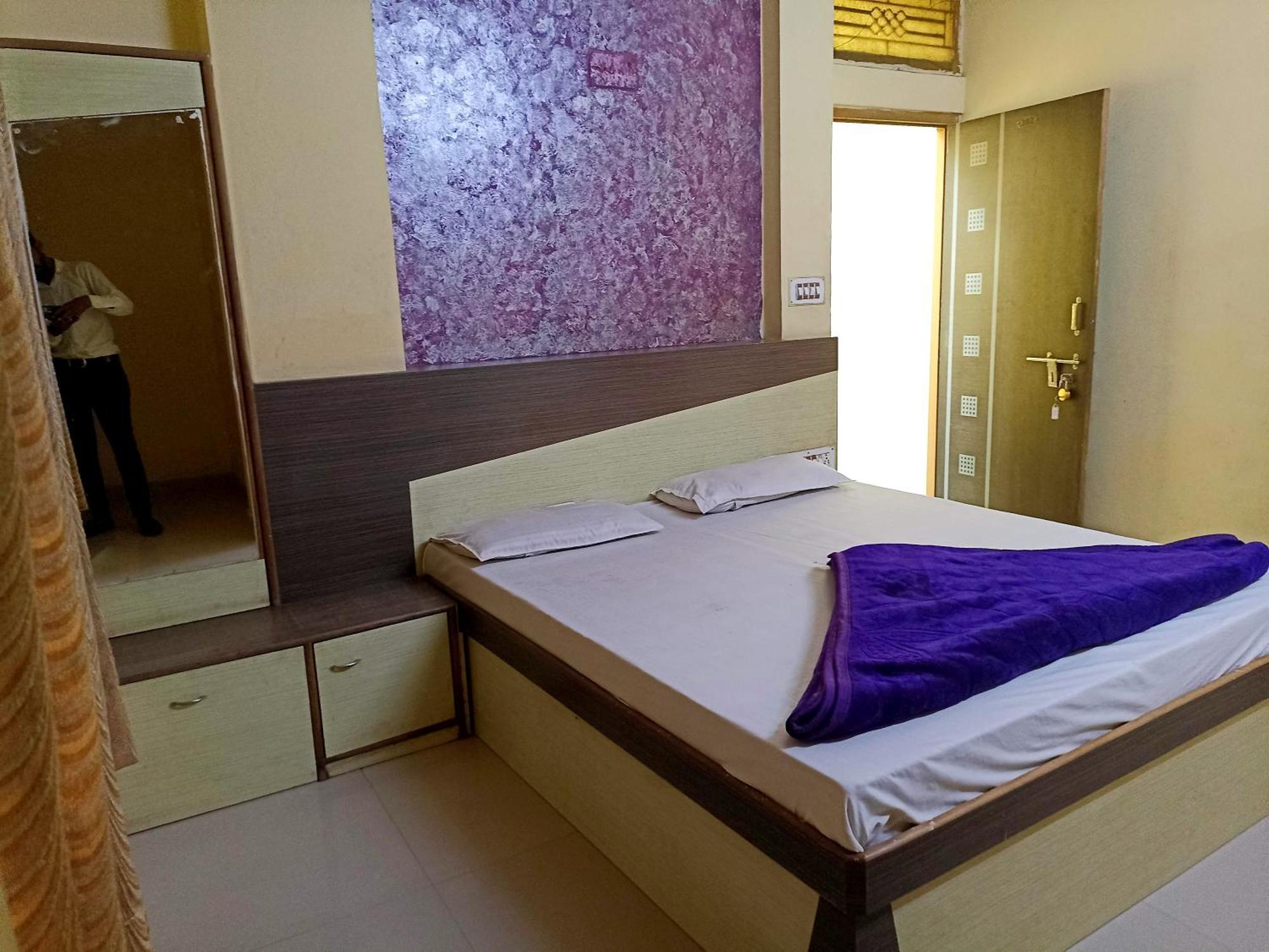 Shreeji Arpan Otel Nāthdwāra Oda fotoğraf